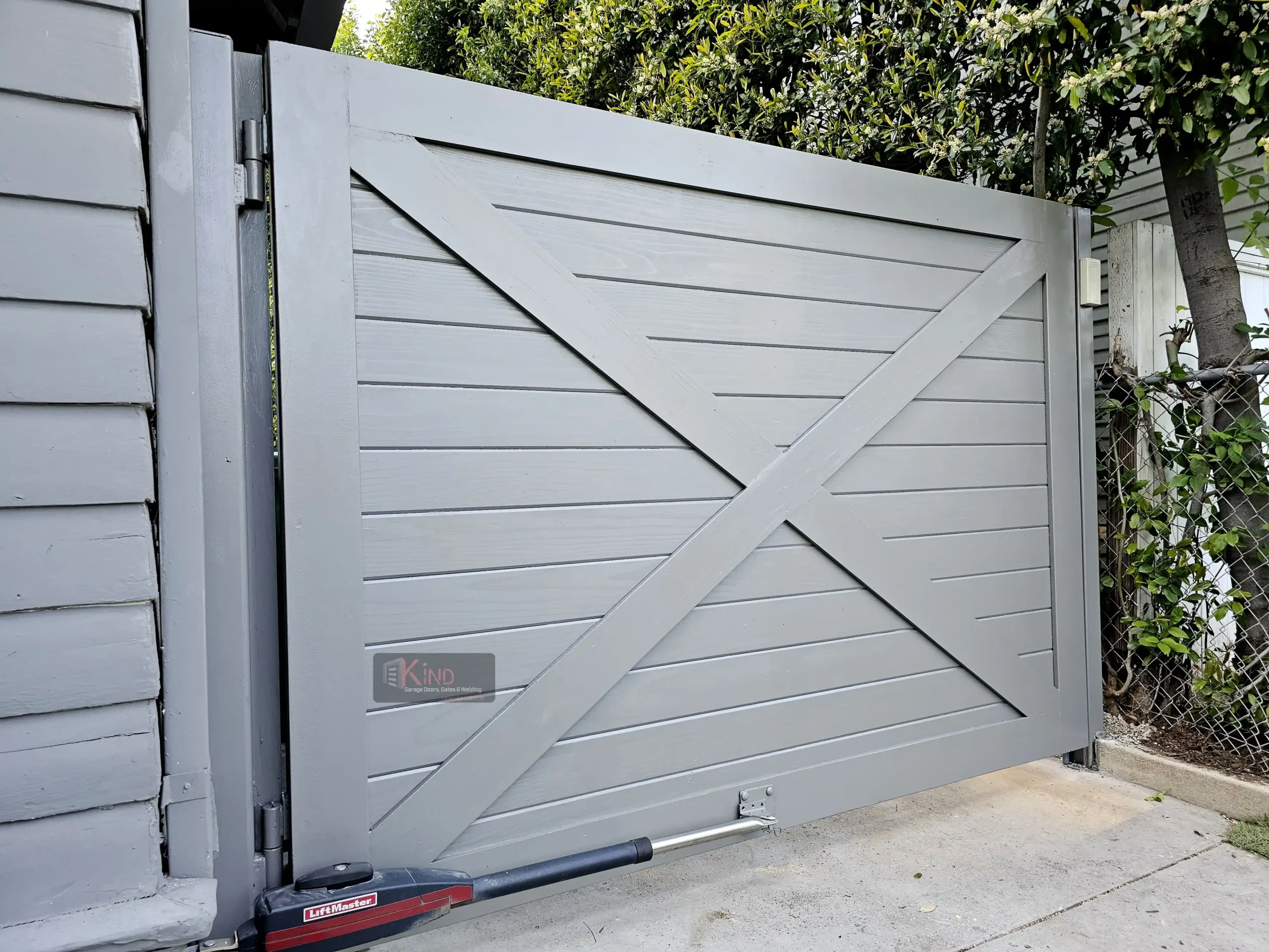 Professional Gate Repair in Valley Glen for automatic gate motor troubleshooting