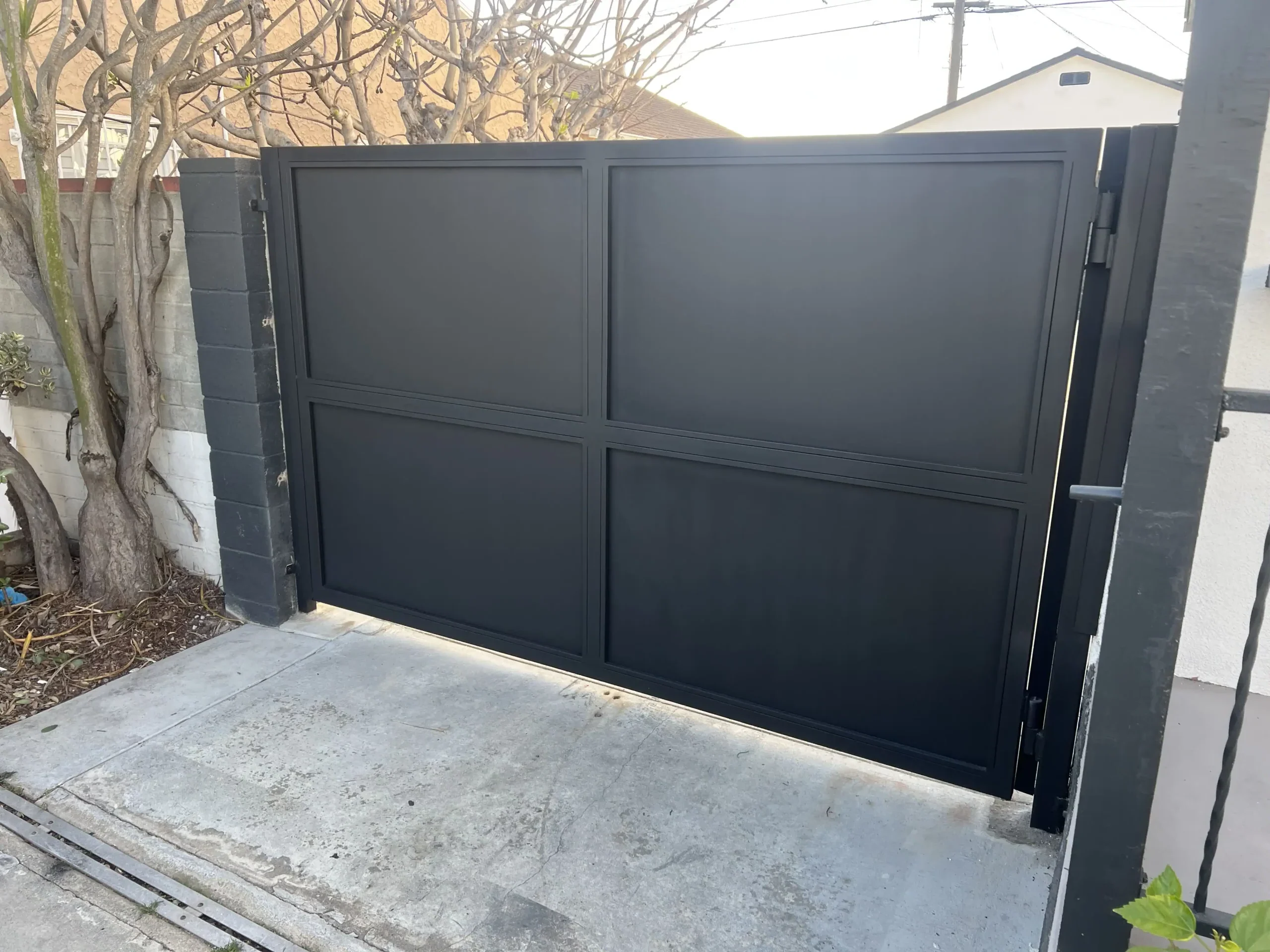 Expert Gate Repair in Valley Glen for residential driveway gate system maintenance